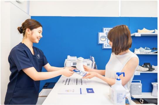 特許取得の「整足テーピング」という施術を通して 「足」の悩みへ直接アプローチ！さまざまな事例に合わせたマニュアルも研修もご用意しています。