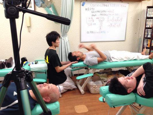 月一度の院を早めに終わらせての勉強会。他の治療院の先生も参加してます。