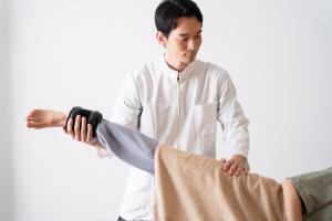 【完全土日休み】 研修が充実してるから訪問未経験でも安心◎固定給+歩合給で頑張った分だけ収入アップ♪